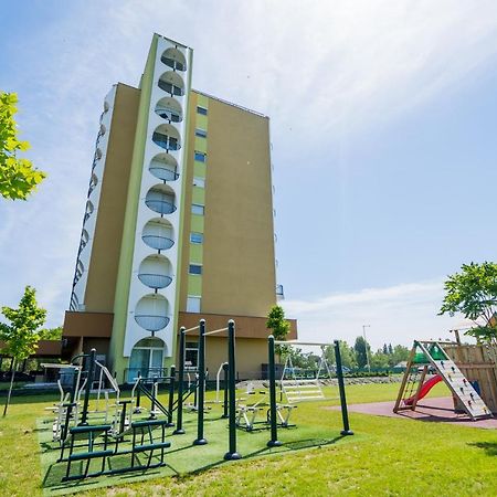 Csenge Apartman Siófok Buitenkant foto