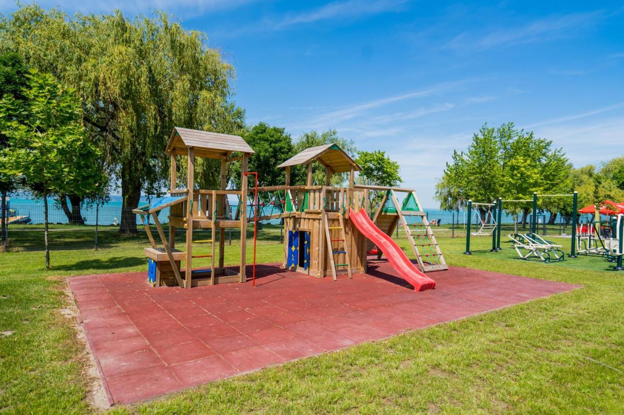 Csenge Apartman Siófok Buitenkant foto